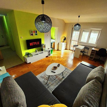Xo Apartman Sremska Mitrovica Buitenkant foto