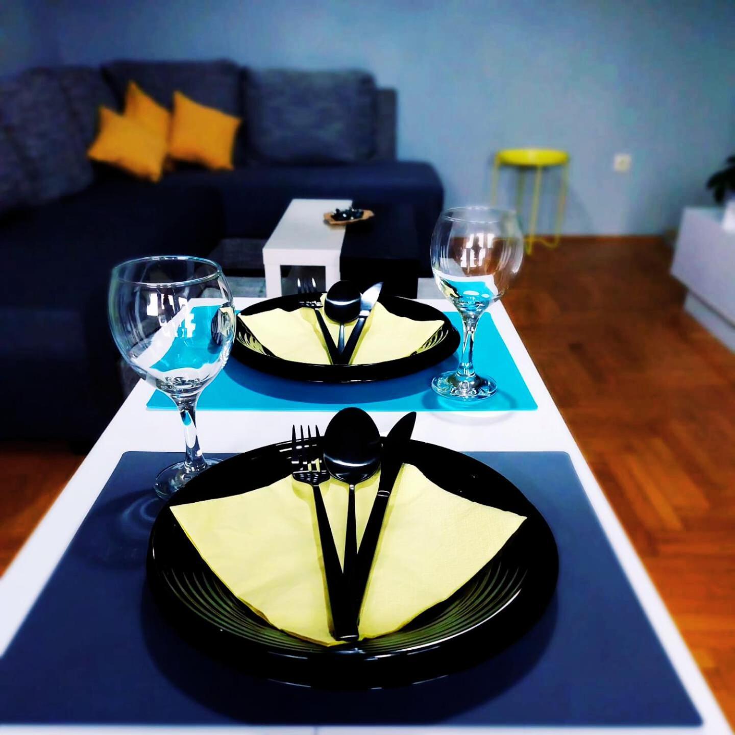 Xo Apartman Sremska Mitrovica Buitenkant foto