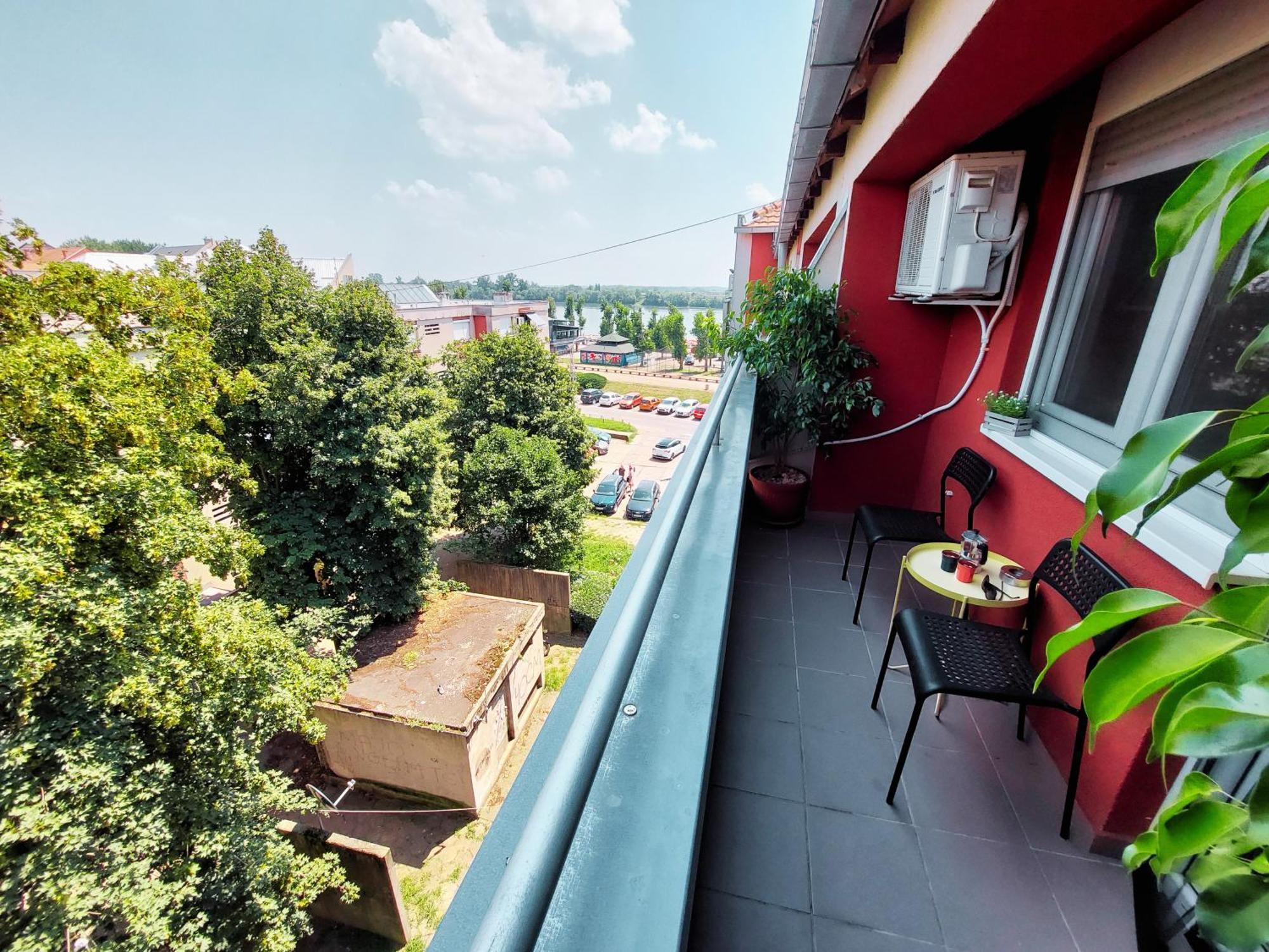 Xo Apartman Sremska Mitrovica Buitenkant foto